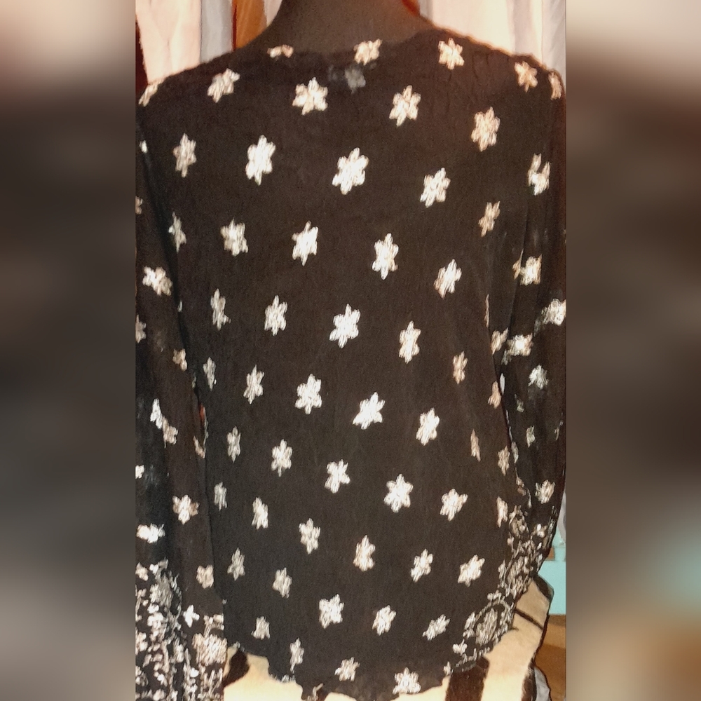 Komarow 2 Layer long Belle Slv Ladies Fashion Blouse, XL, BLACK w/ embroidery - Picture 4 of 4